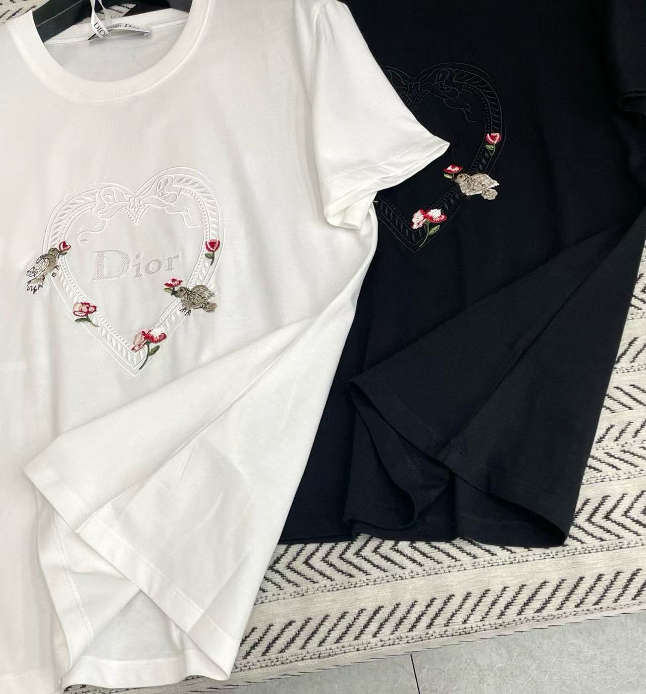 DIOR エンブロイダリー ハート レター Tシャツ【50％割引+送料無料】