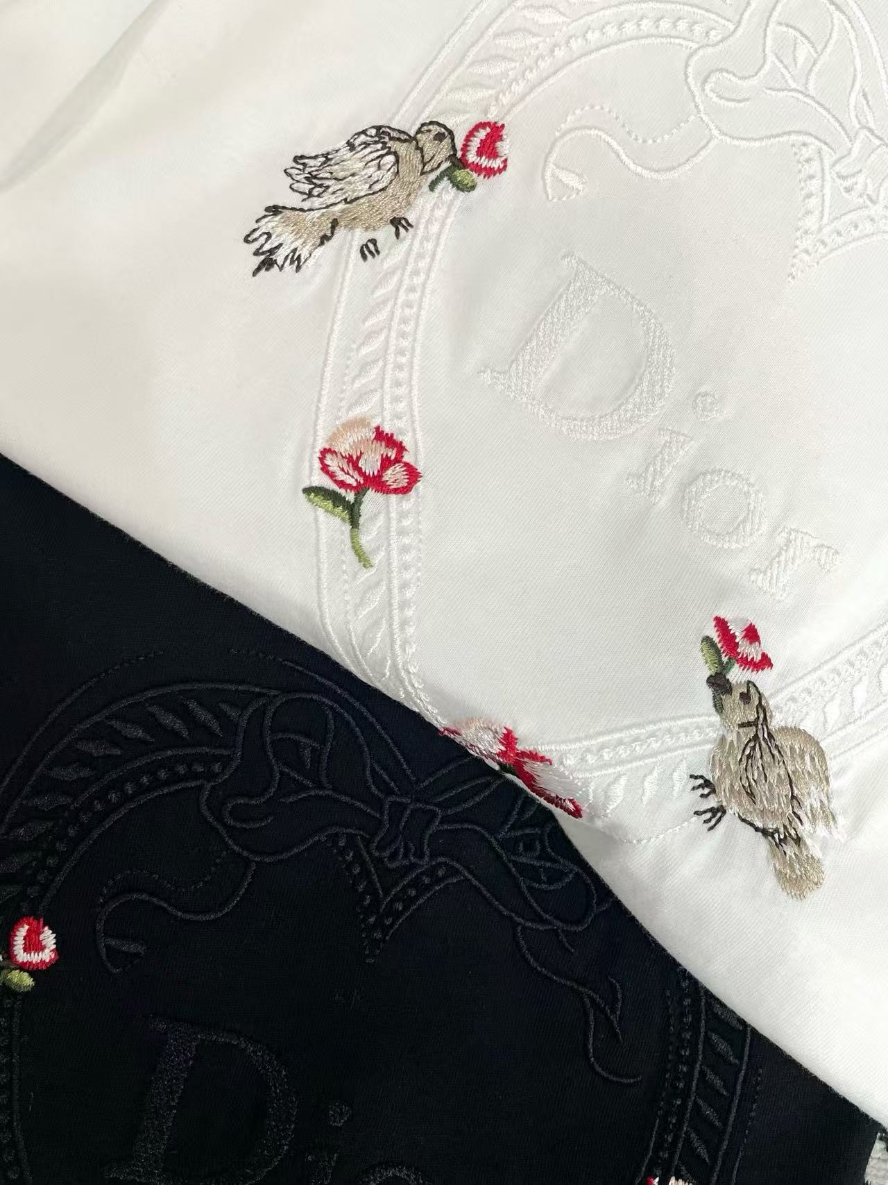 DIOR エンブロイダリー ハート レター Tシャツ【50％割引+送料無料】