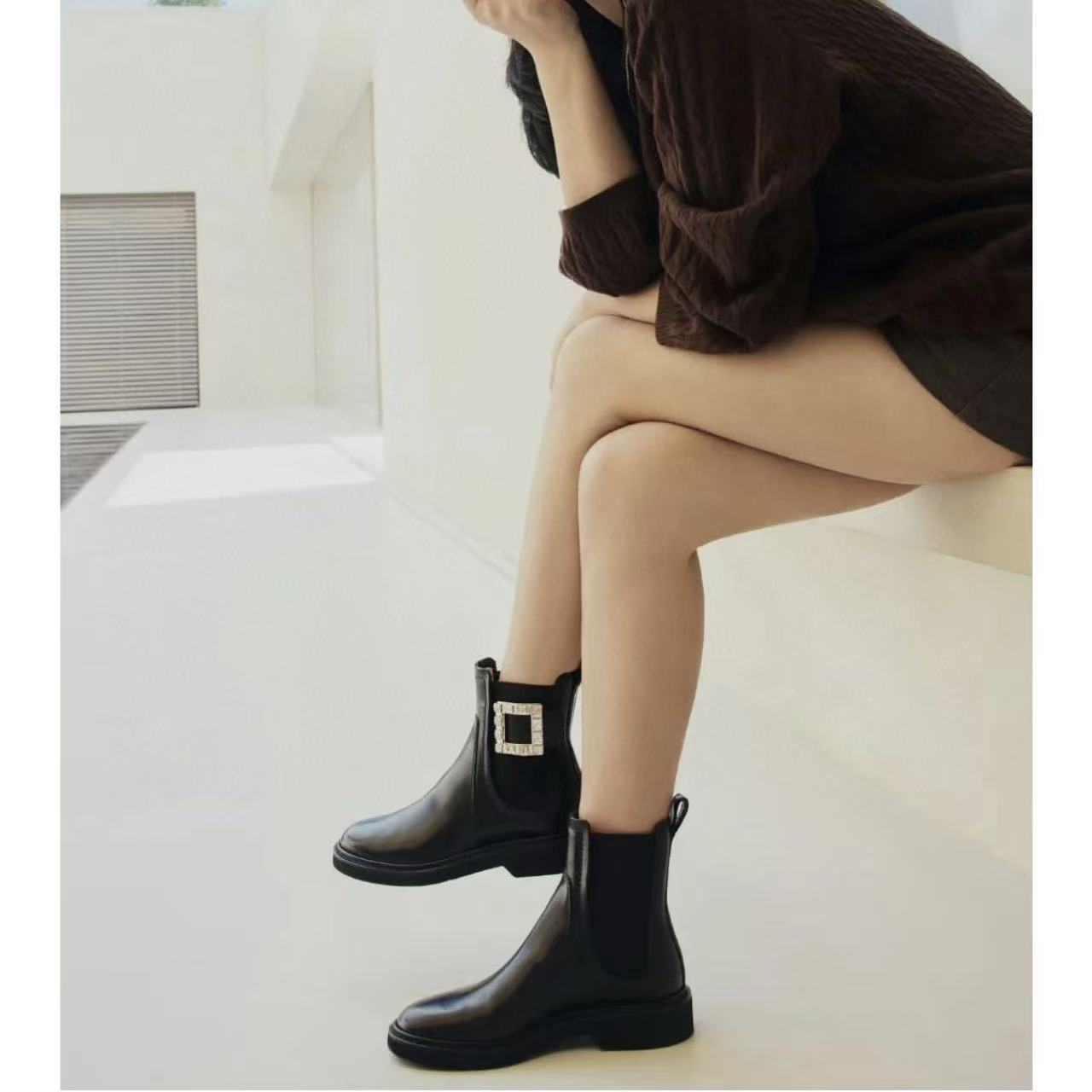 R0ger Vivier高品質のスクエアバックルアンクルブーツ【50％割引+送料無料】