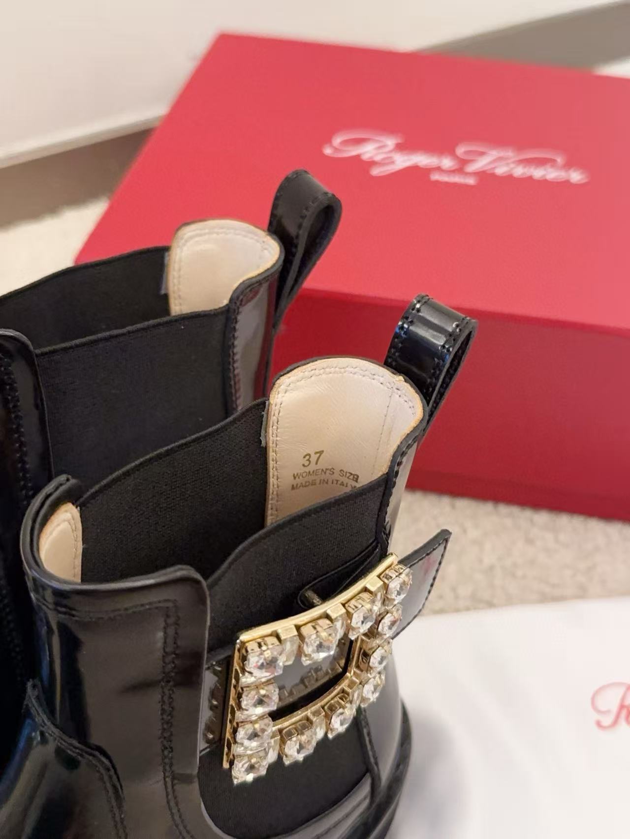 R0ger Vivier高品質のスクエアバックルアンクルブーツ【50％割引+送料無料】