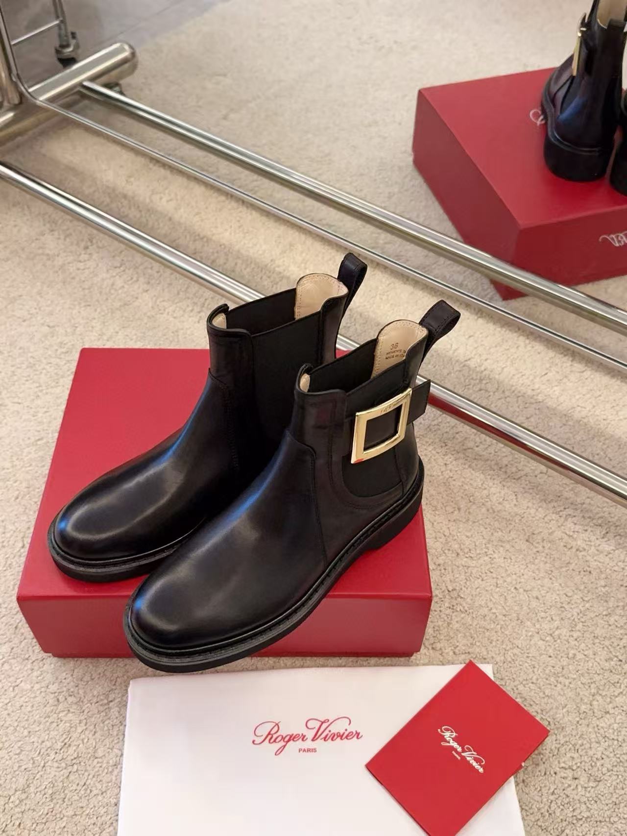 R0ger Vivier高品質のスクエアバックルアンクルブーツ【50％割引+送料無料】