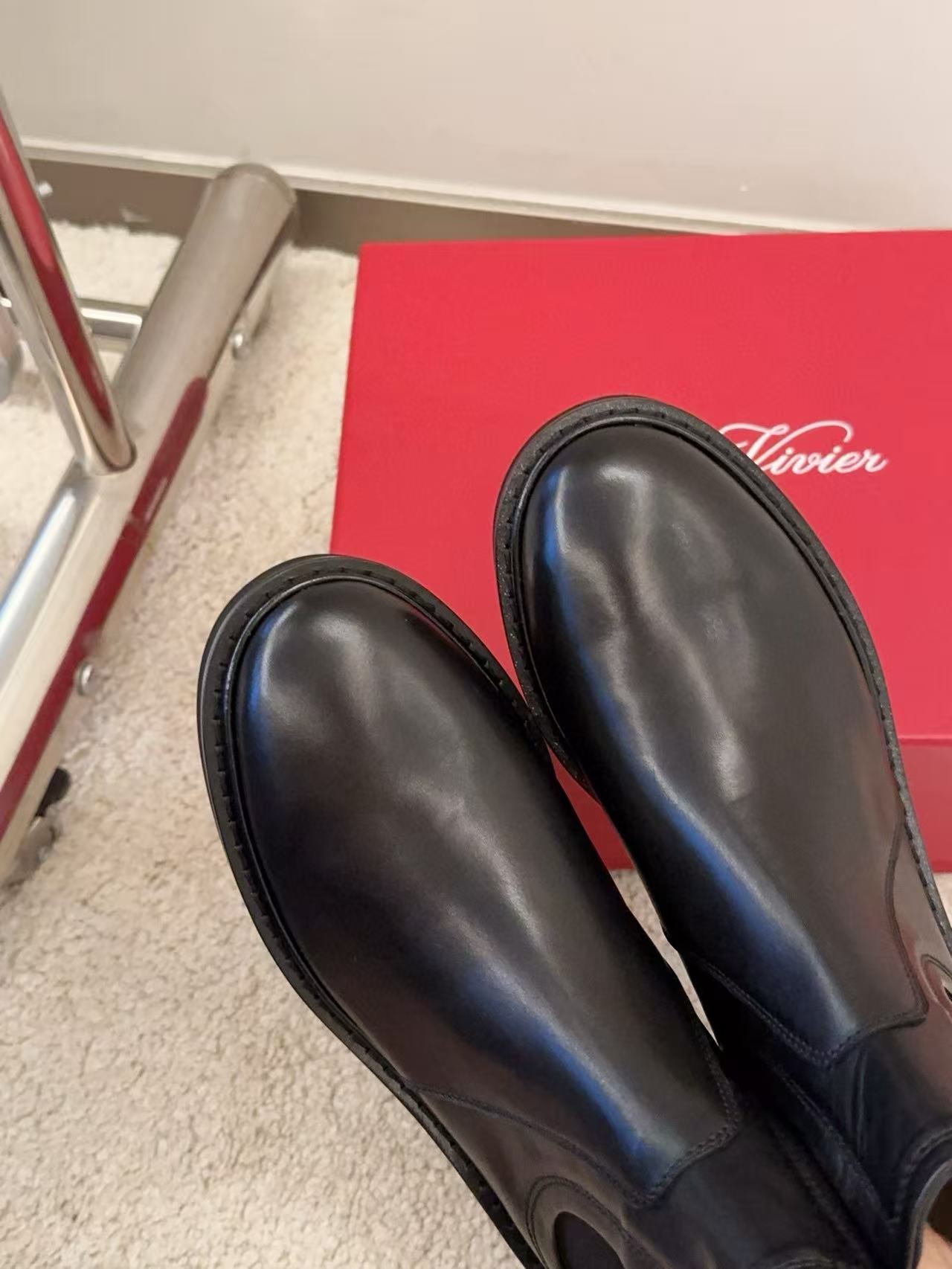 R0ger Vivier高品質のスクエアバックルアンクルブーツ【50％割引+送料無料】