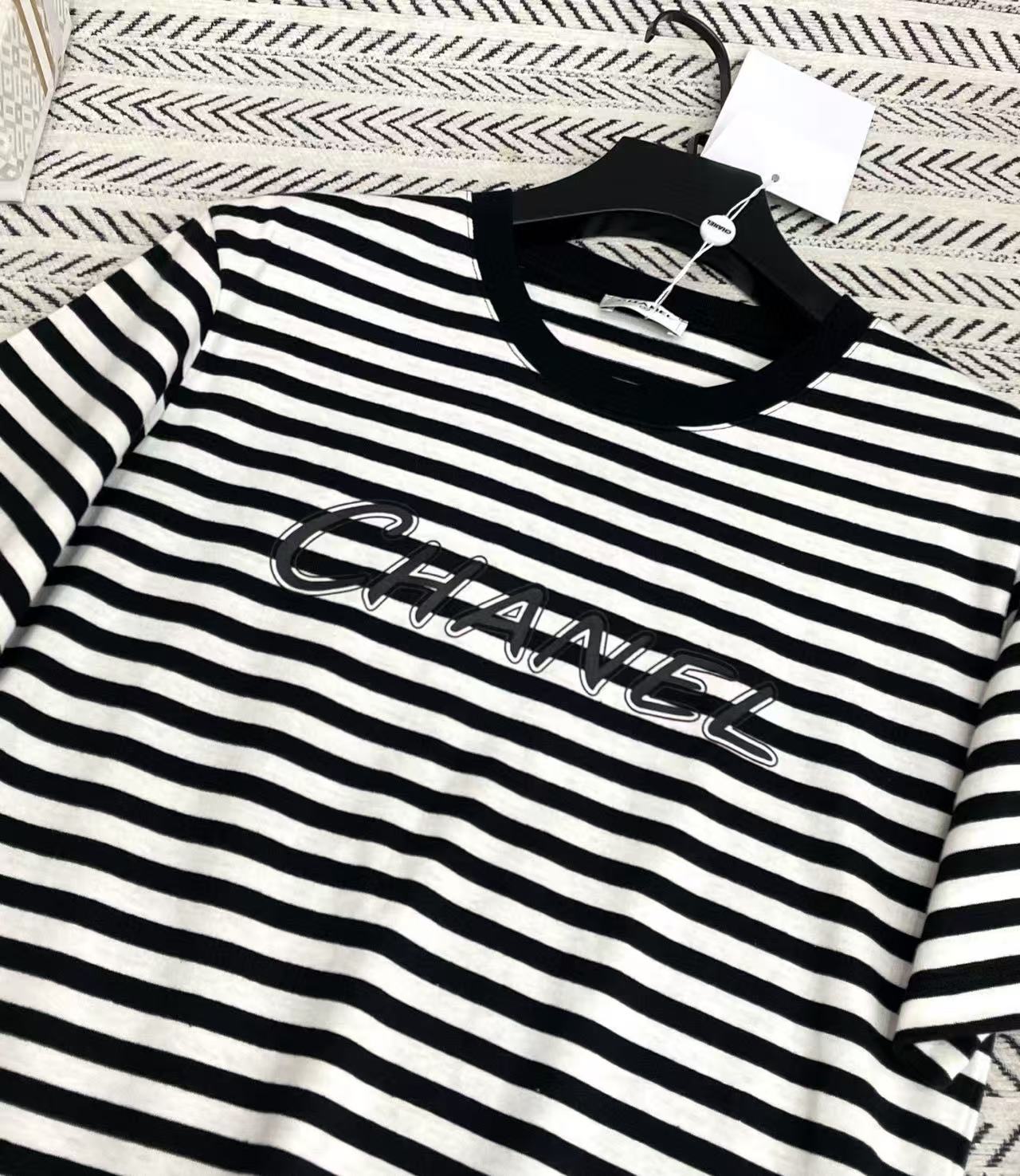 CHANE1 ストライプレターTシャツ【50％割引+送料無料】