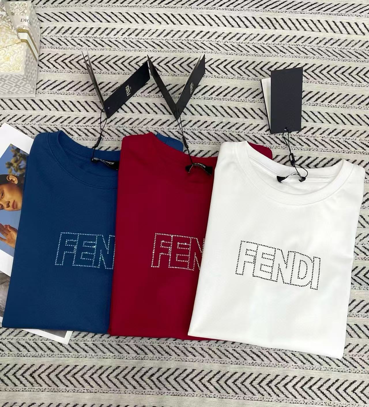 FEND1 ラインストーンレターTシャツ【50％割引+送料無料】