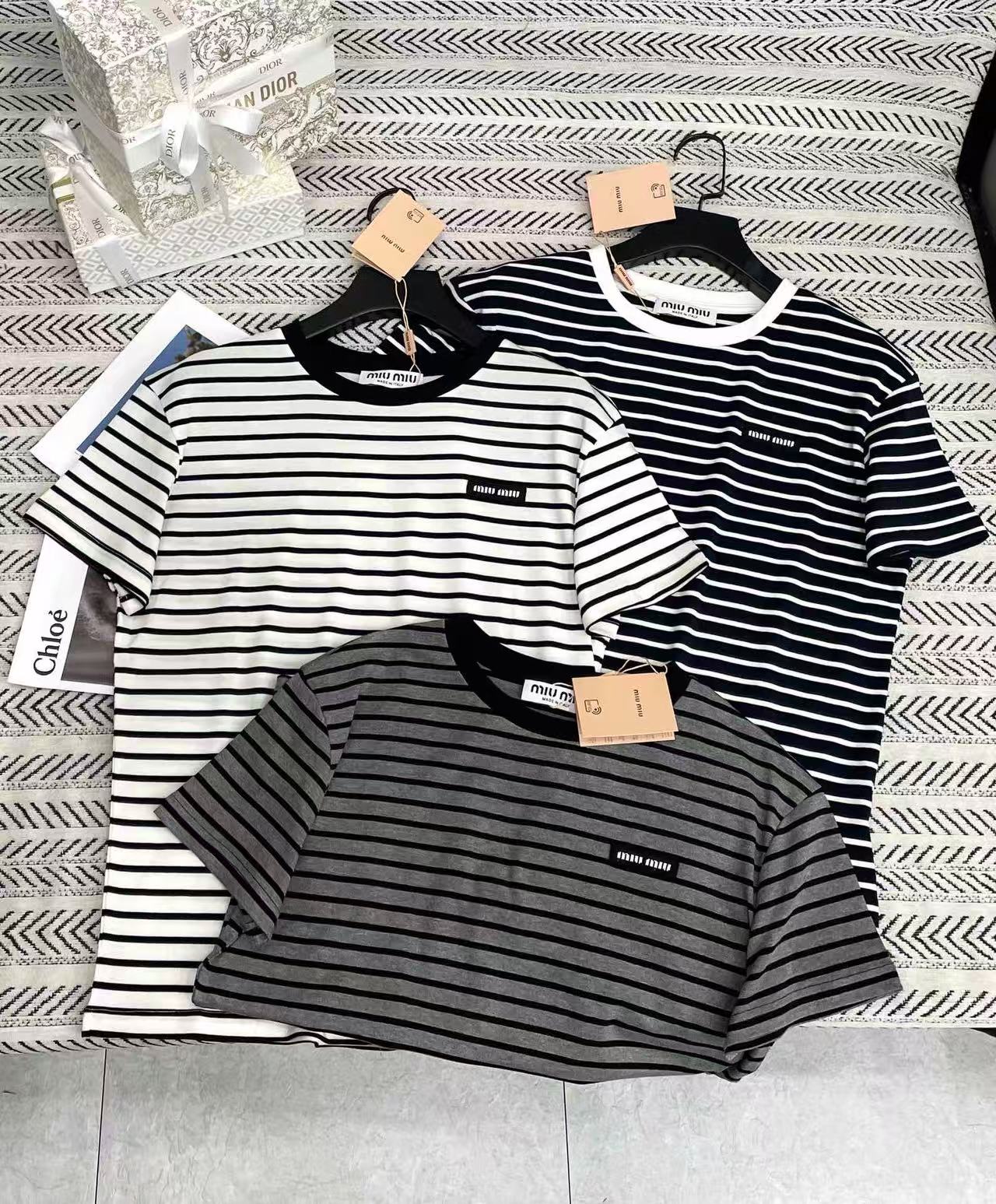 M1UM1U ストライプレターTシャツ【50％割引+送料無料】