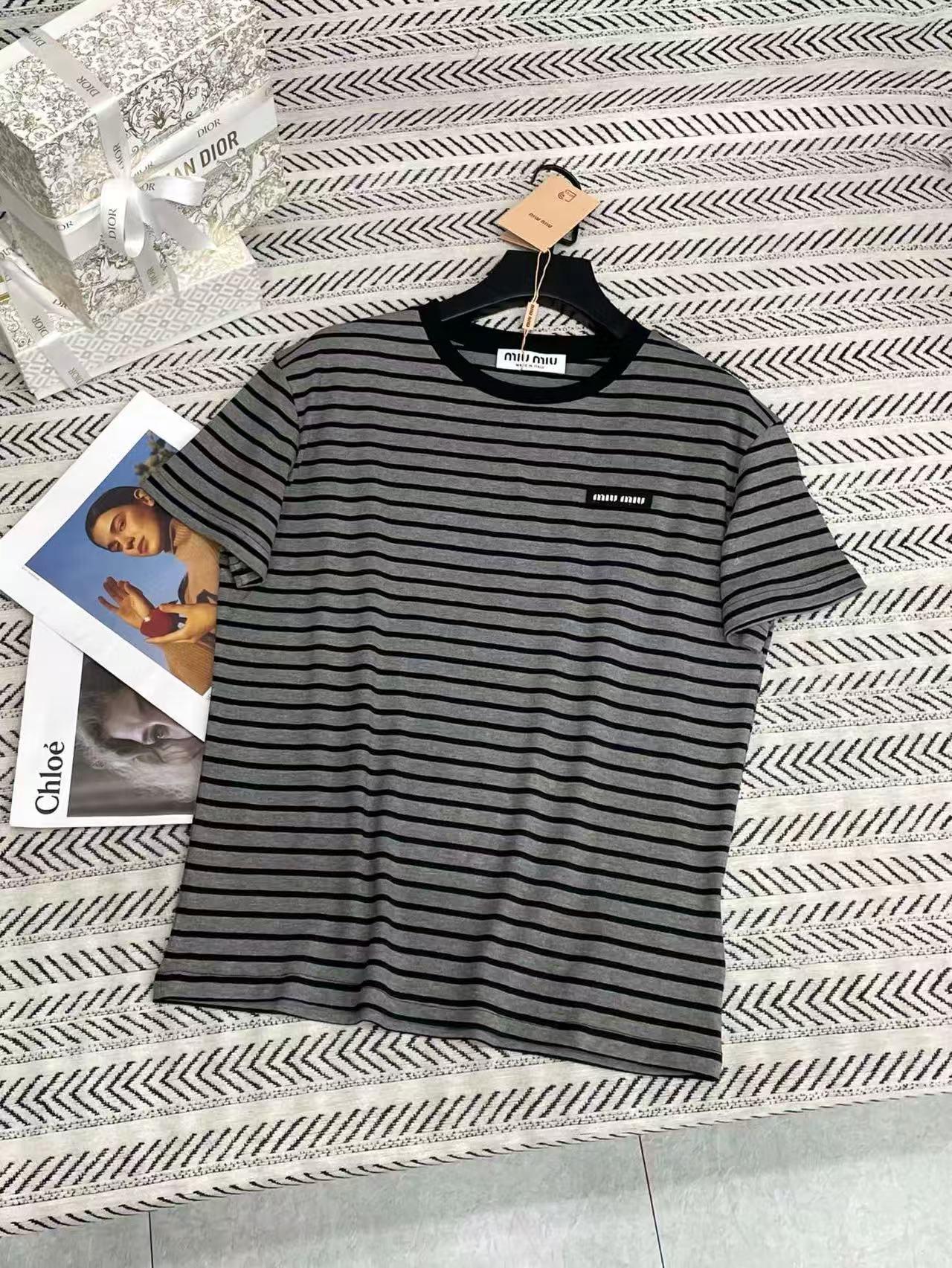 M1UM1U ストライプレターTシャツ【50％割引+送料無料】