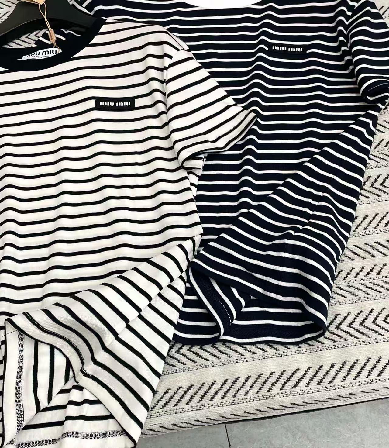 M1UM1U ストライプレターTシャツ【50％割引+送料無料】