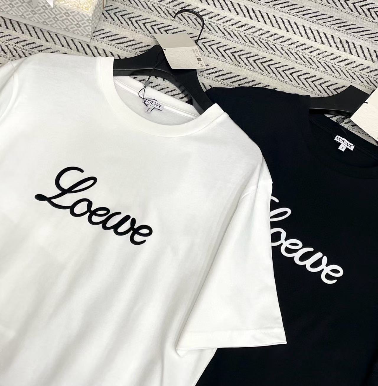 L0WEW レター フロック Tシャツ【50％割引+送料無料】