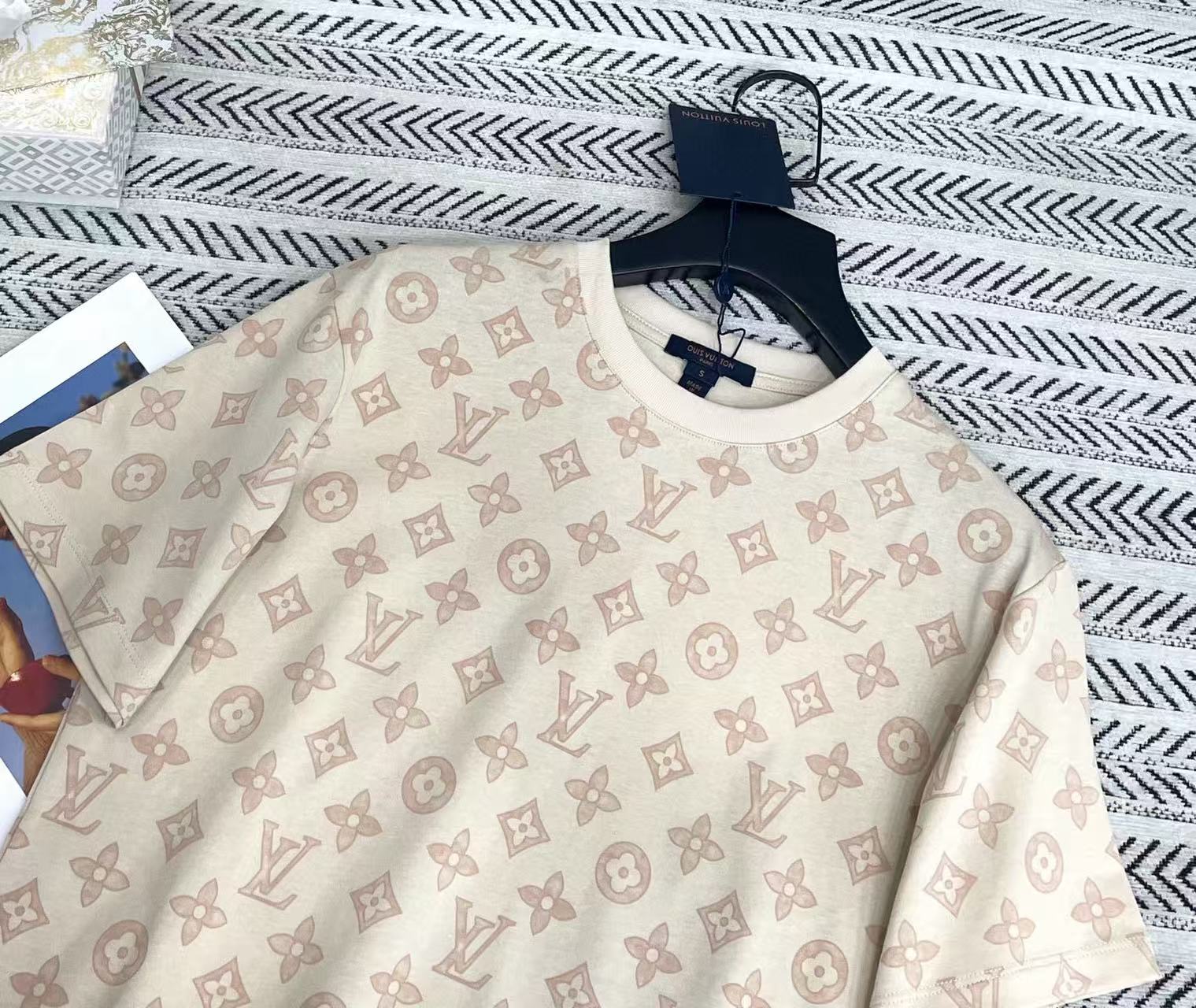 LVプリントの四つ葉のクローバーTシャツ【50％割引+送料無料】