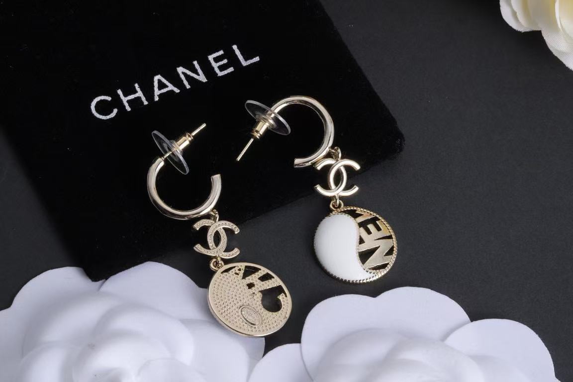 CHANE1 ブラック＆ホワイトレターフープイヤリング【50％割引+送料無料】