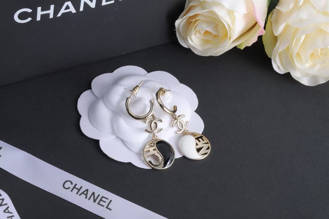 CHANE1 ブラック＆ホワイトレターフープイヤリング【50％割引+送料無料】