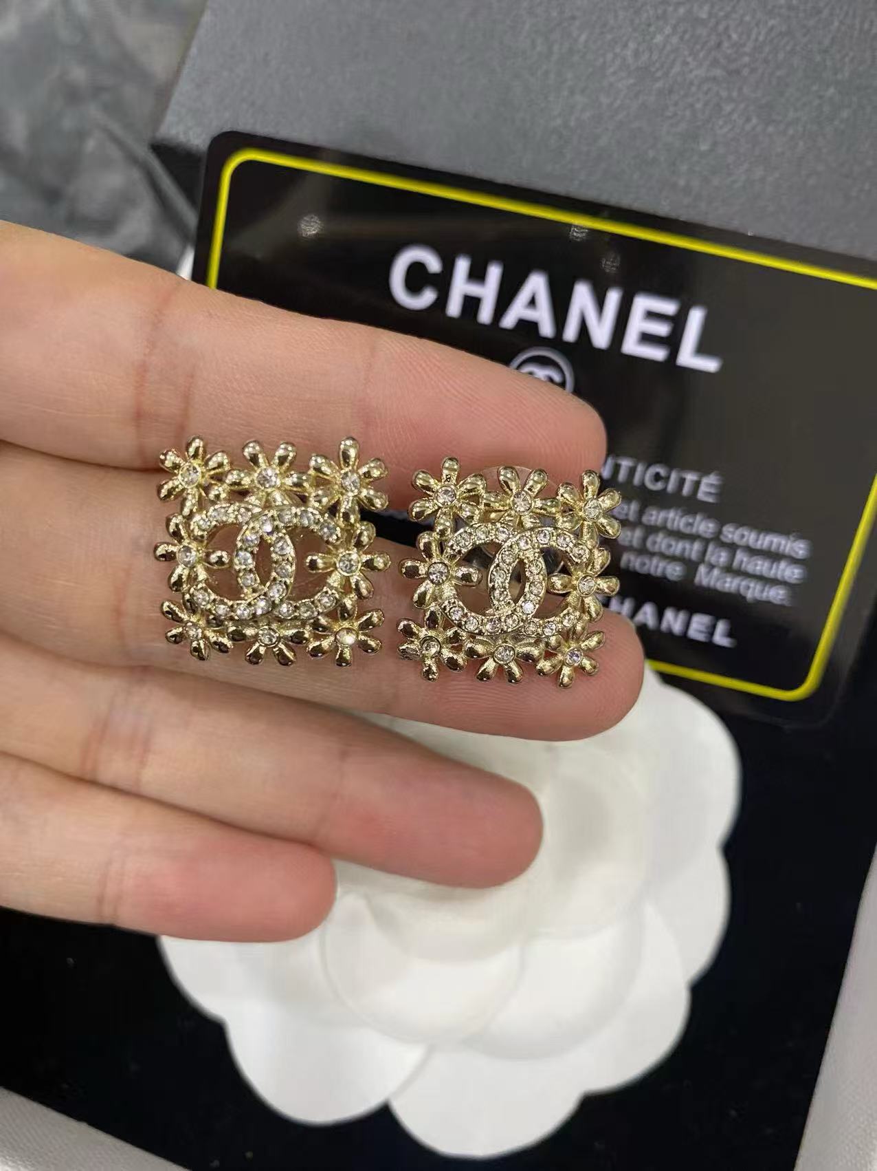 CHANE1 スノーフレーク ダブルC イヤリング【50％割引+送料無料】