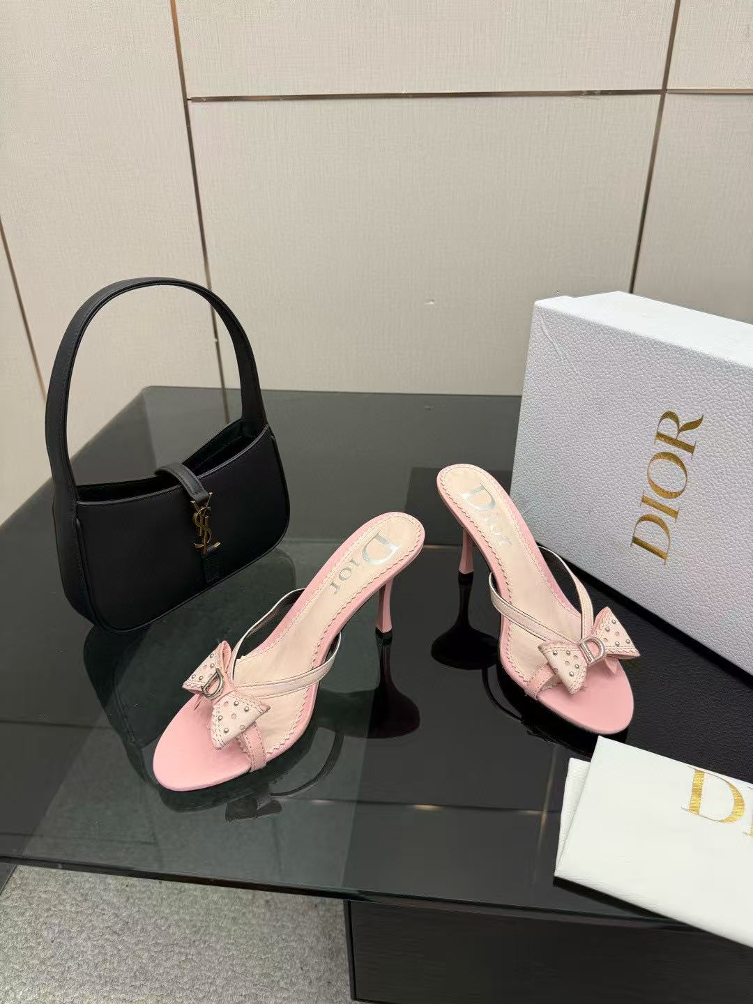 DIORの高品質ボウハイヒール【50％割引+送料無料】
