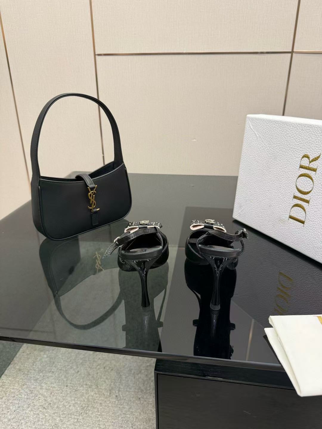 DIOR 高品質レザー ポインテッドトゥ バタフライ ハイヒール【50％割引+送料無料】