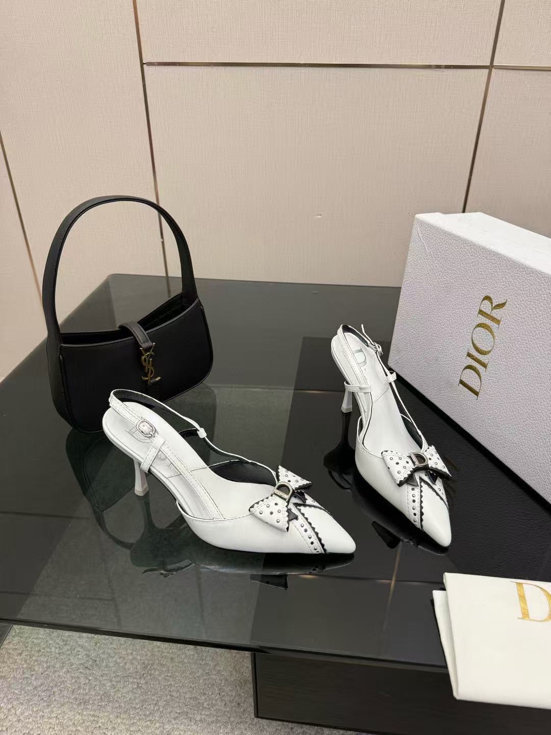 DIOR 高品質レザー ポインテッドトゥ バタフライ ハイヒール【50％割引+送料無料】