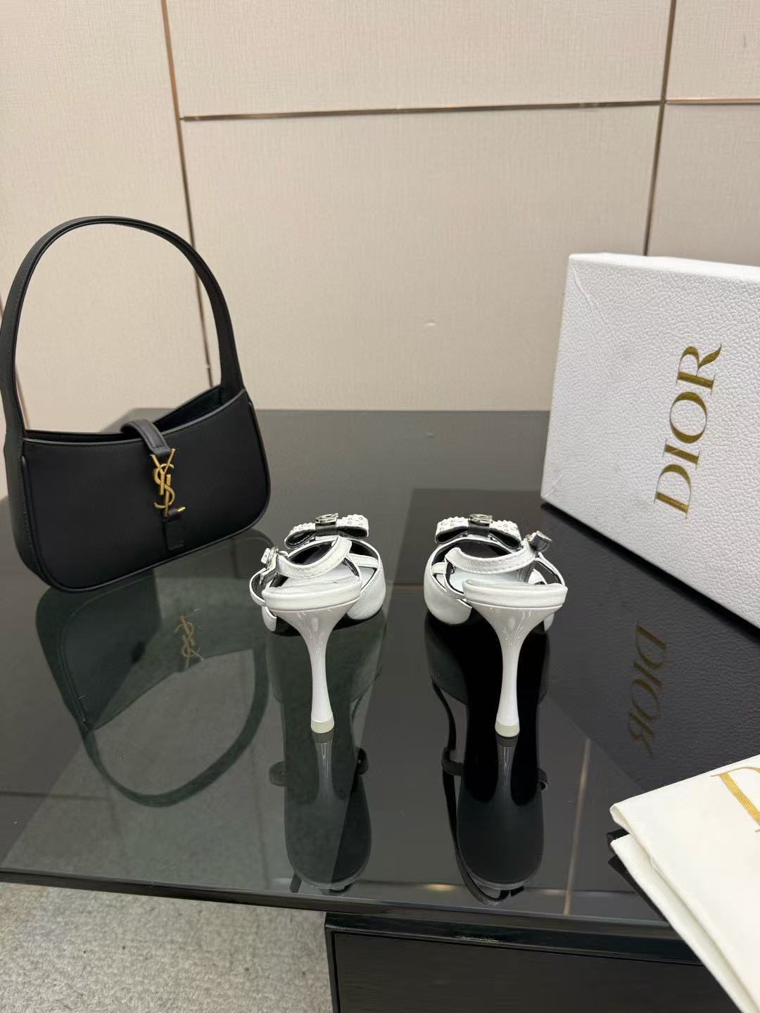 DIOR 高品質レザー ポインテッドトゥ バタフライ ハイヒール【50％割引+送料無料】