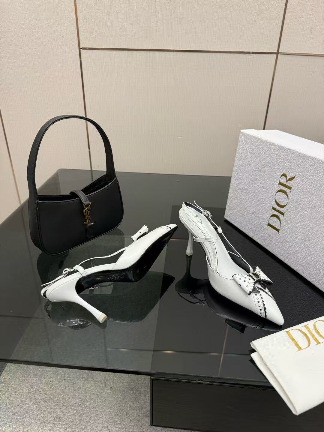 DIOR 高品質レザー ポインテッドトゥ バタフライ ハイヒール【50％割引+送料無料】