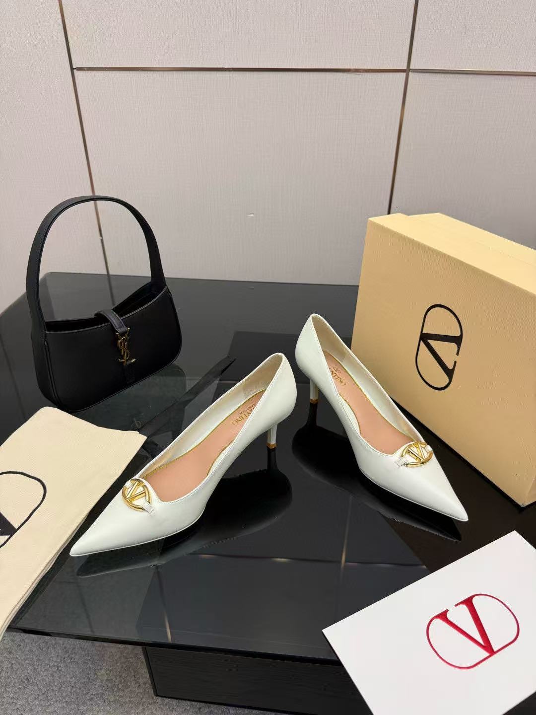 VALENT1NO高品質の牛革ハイヒール【50％割引+送料無料】