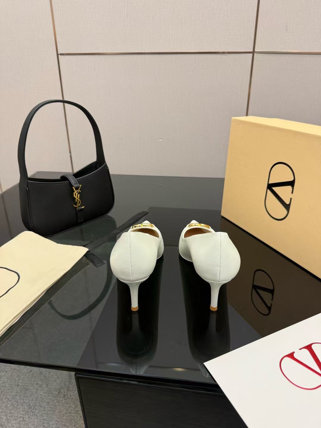 VALENT1NO高品質の牛革ハイヒール【50％割引+送料無料】