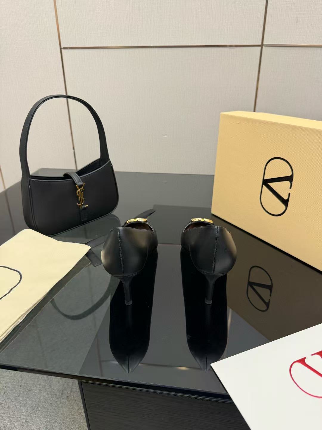 VALENT1NO高品質の牛革ハイヒール【50％割引+送料無料】