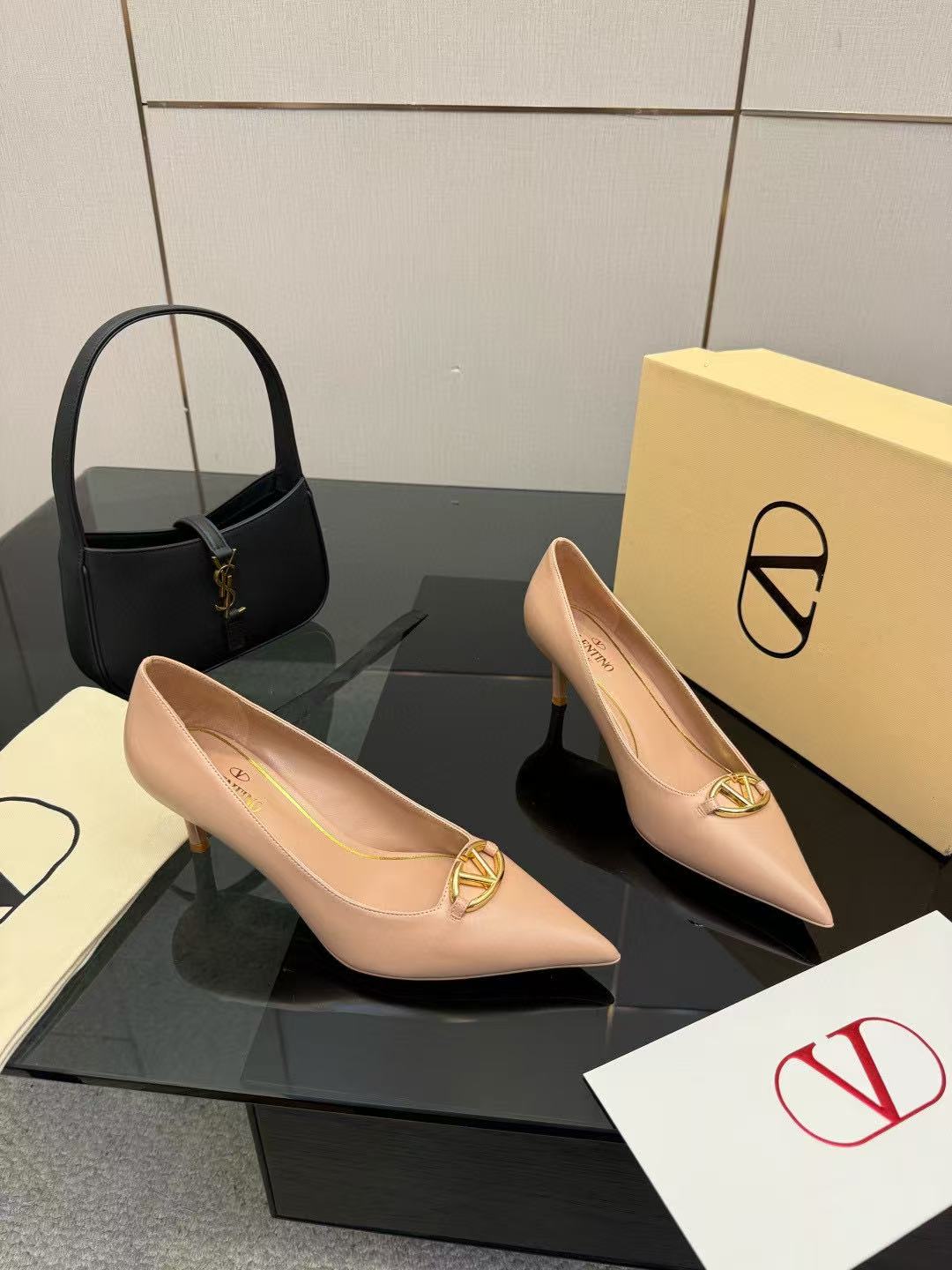 VALENT1NO高品質の牛革ハイヒール【50％割引+送料無料】