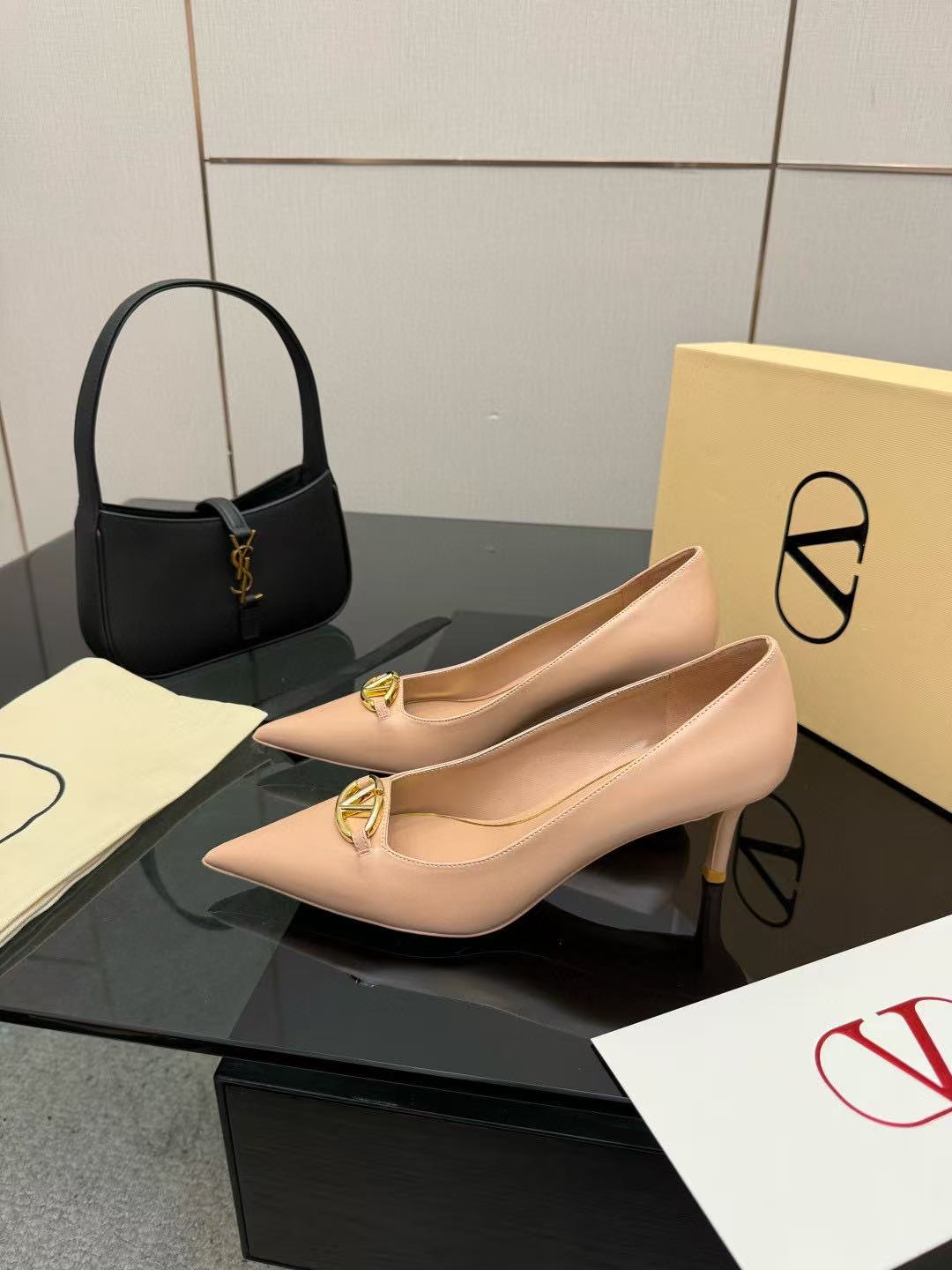 VALENT1NO高品質の牛革ハイヒール【50％割引+送料無料】