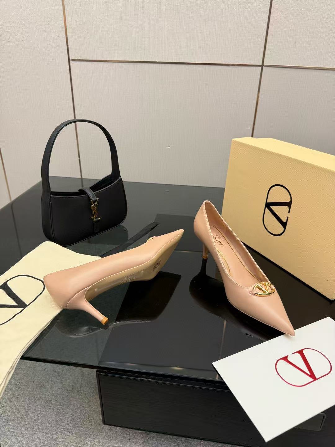 VALENT1NO高品質の牛革ハイヒール【50％割引+送料無料】