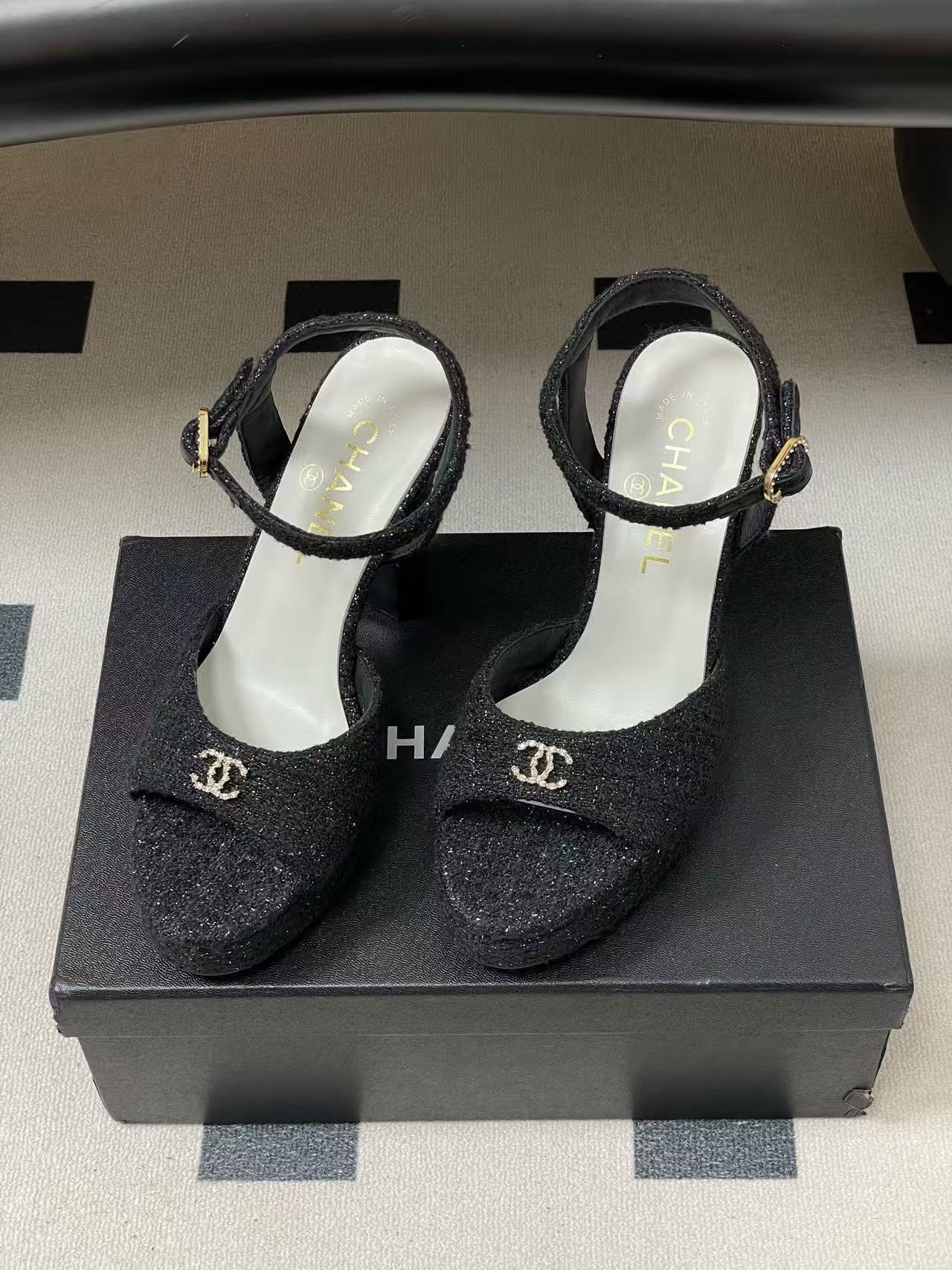 CHANE1 高品質ウールチャンキーヒールサンダル【50％割引+送料無料】