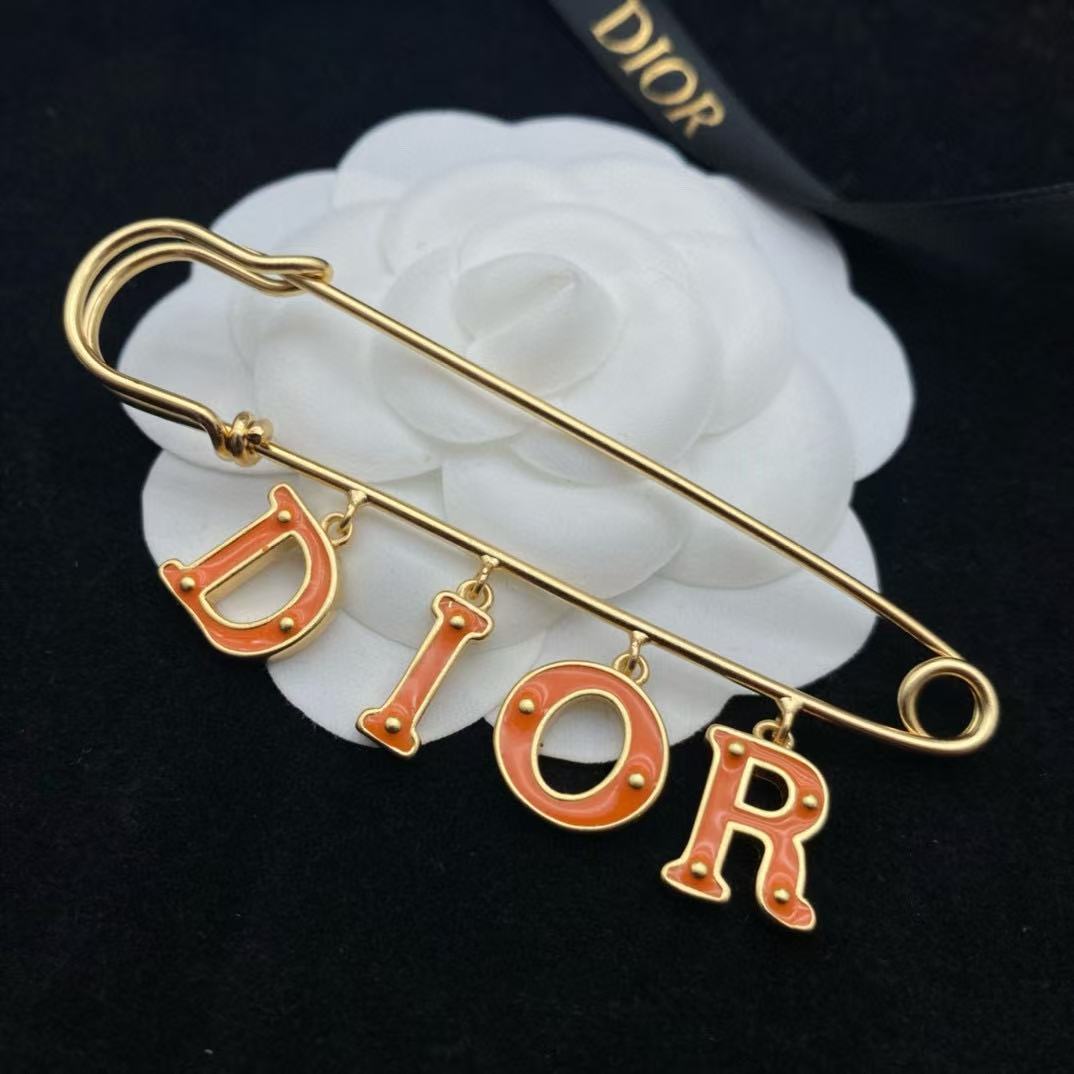 DIOR シンプルレターブローチ【50％割引+送料無料】