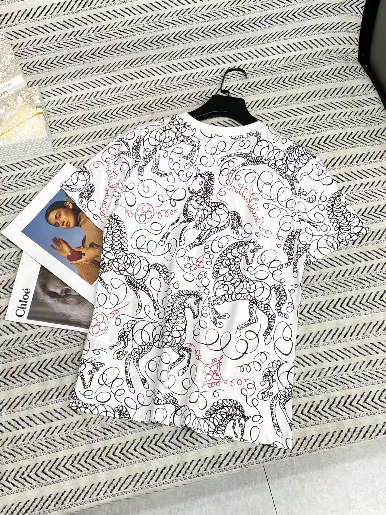 LV グラフィティ ポニー Tシャツ【50％割引+送料無料】