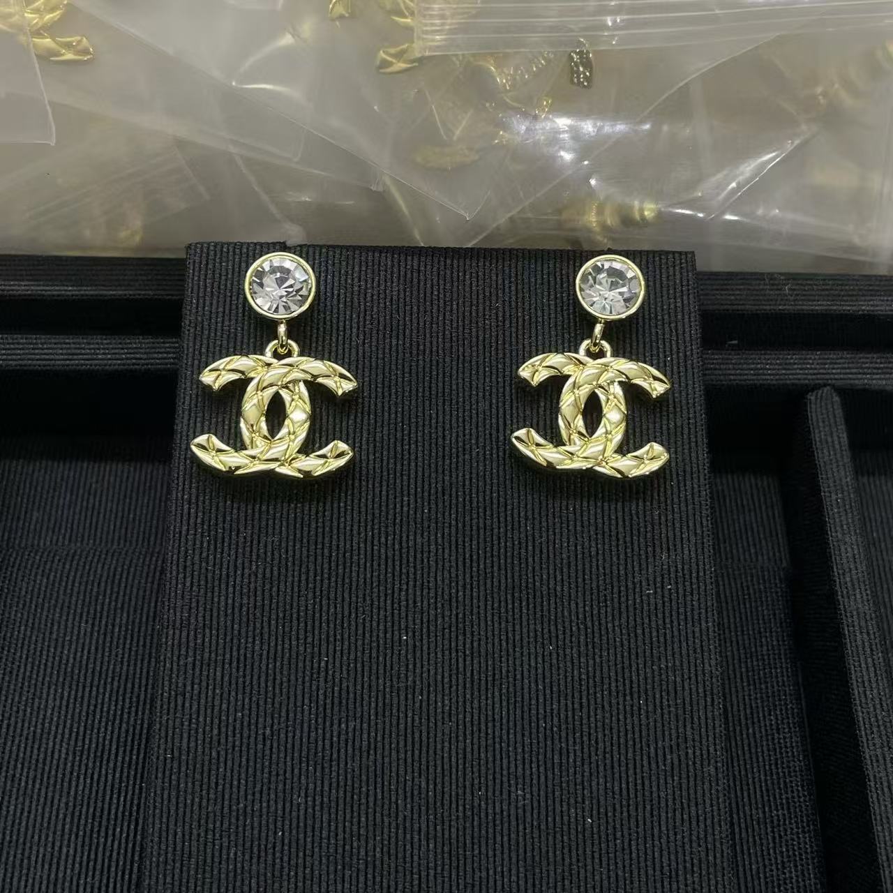 CHANE1 ダブルC チェッカー ダイヤモンド スタッドピアス【50％割引+送料無料】