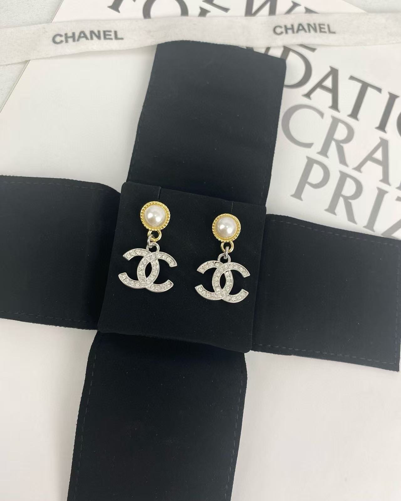 CHANE1 ダブルC パール スタッドピアス【50％割引+送料無料】