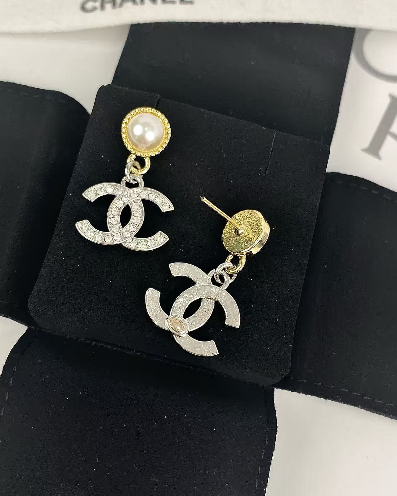 CHANE1 ダブルC パール スタッドピアス【50％割引+送料無料】