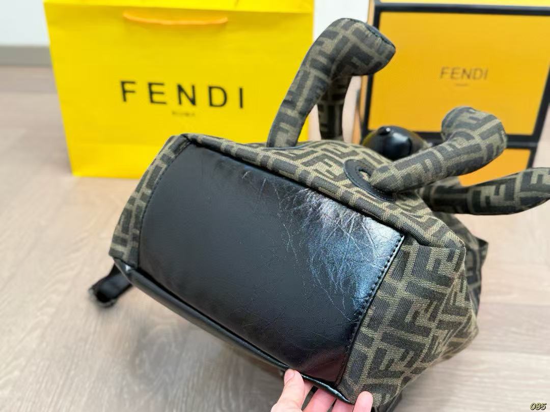 FEND1FF ベアバックパック【50％割引+送料無料】