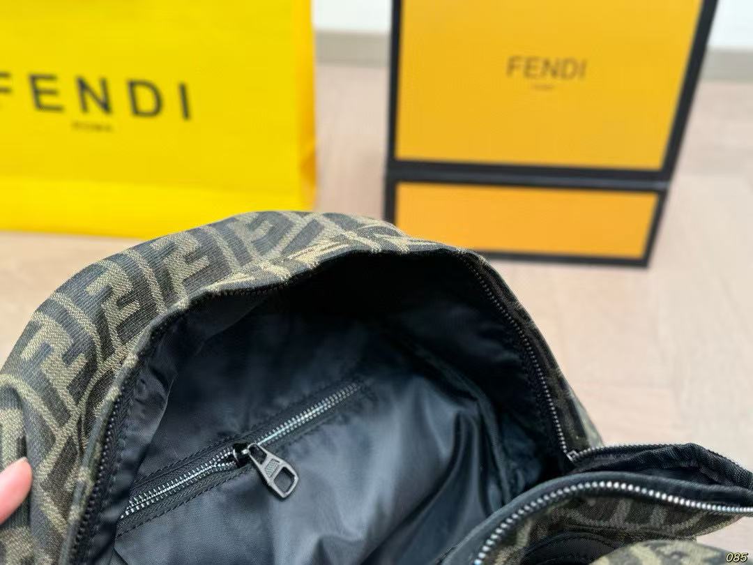 FEND1FF ベアバックパック【50％割引+送料無料】