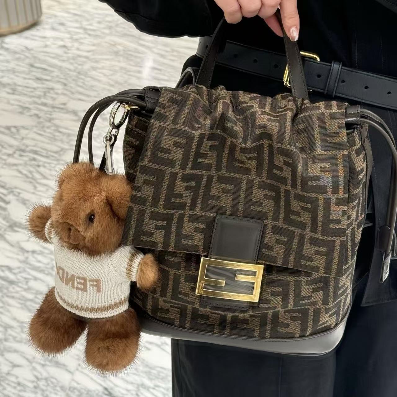 FEND1FF バックパックFEND1FF バックパック【50％割引+送料無料】