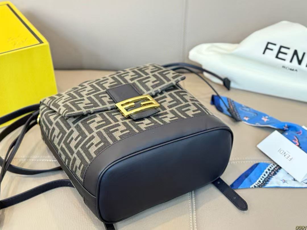 FEND1FF バックパックFEND1FF バックパック【50％割引+送料無料】