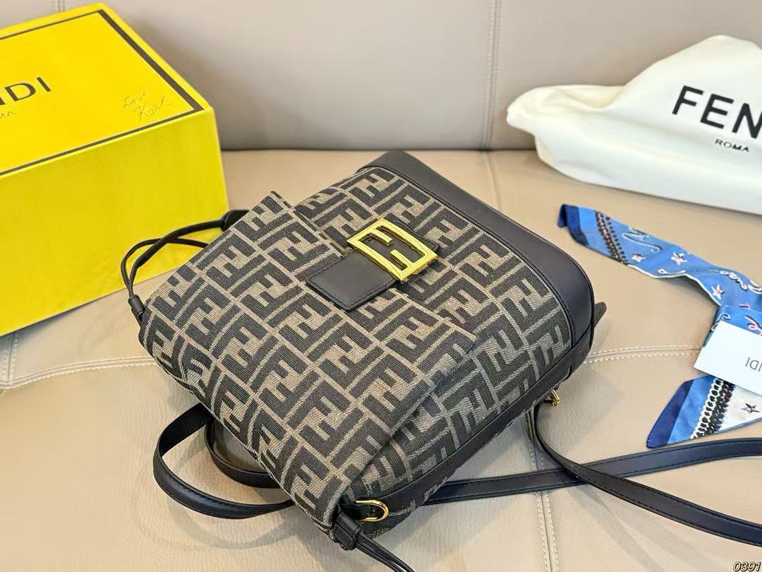 FEND1FF バックパックFEND1FF バックパック【50％割引+送料無料】