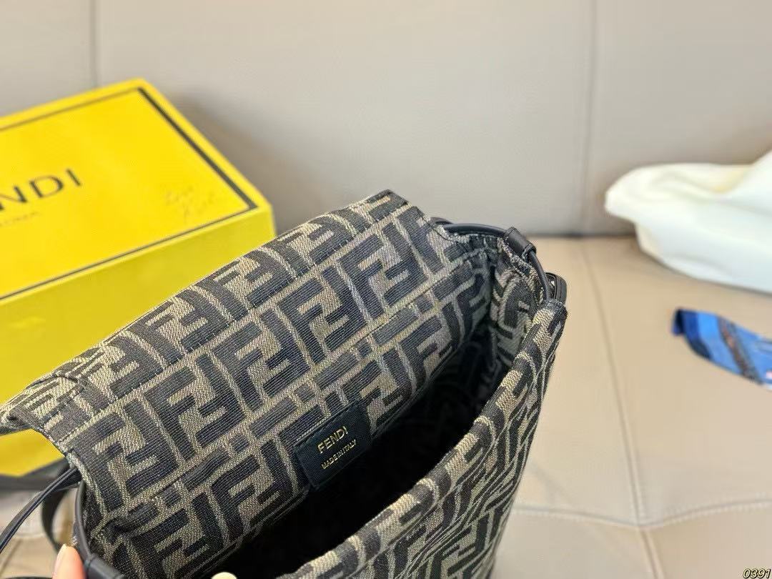 FEND1FF バックパックFEND1FF バックパック【50％割引+送料無料】