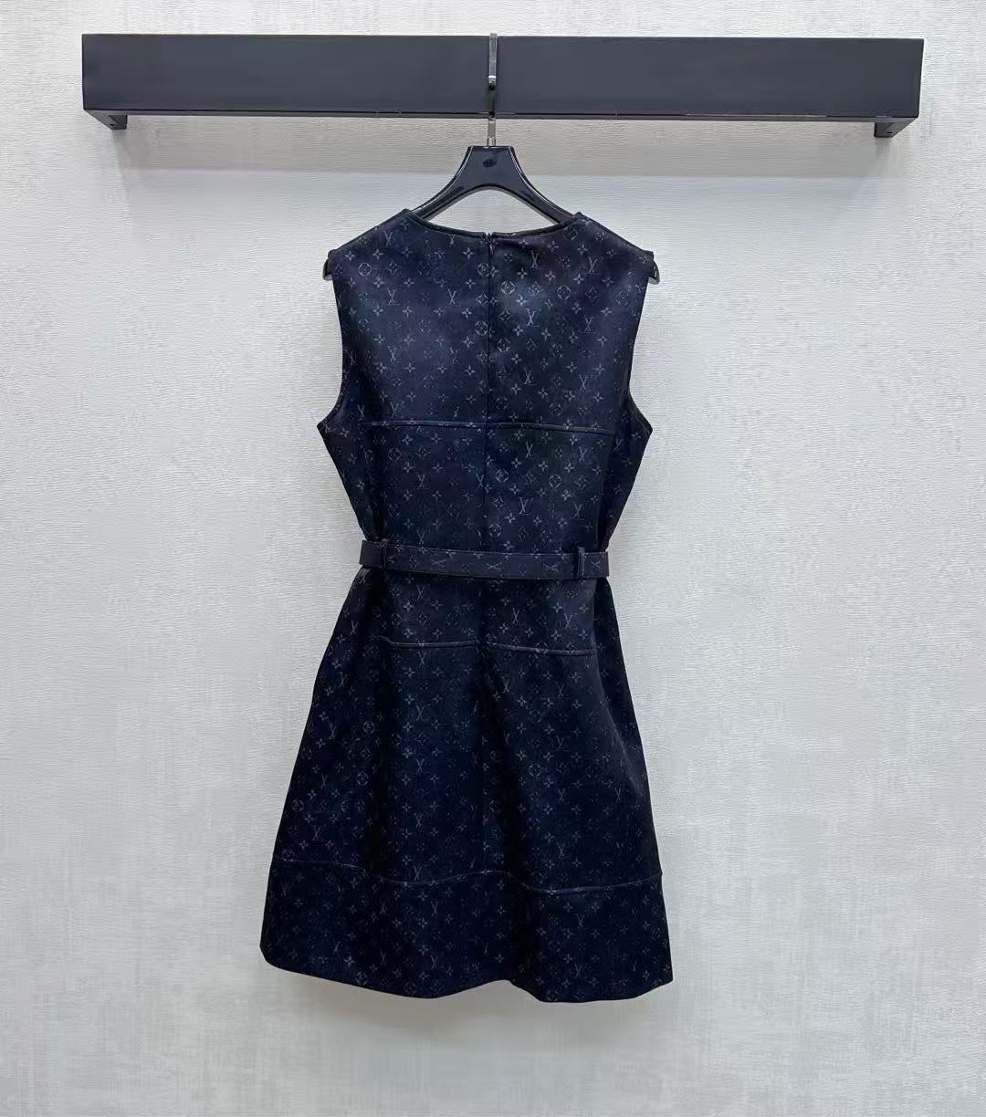 LVプリントのノースリーブドレス【50％割引+送料無料】