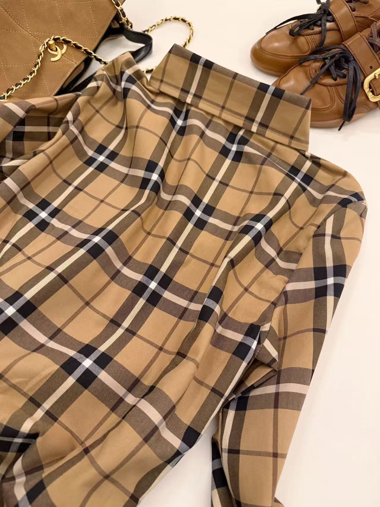 BUR8ERRY チェック柄刺繍ウォーホースシャツ【50％割引+送料無料】