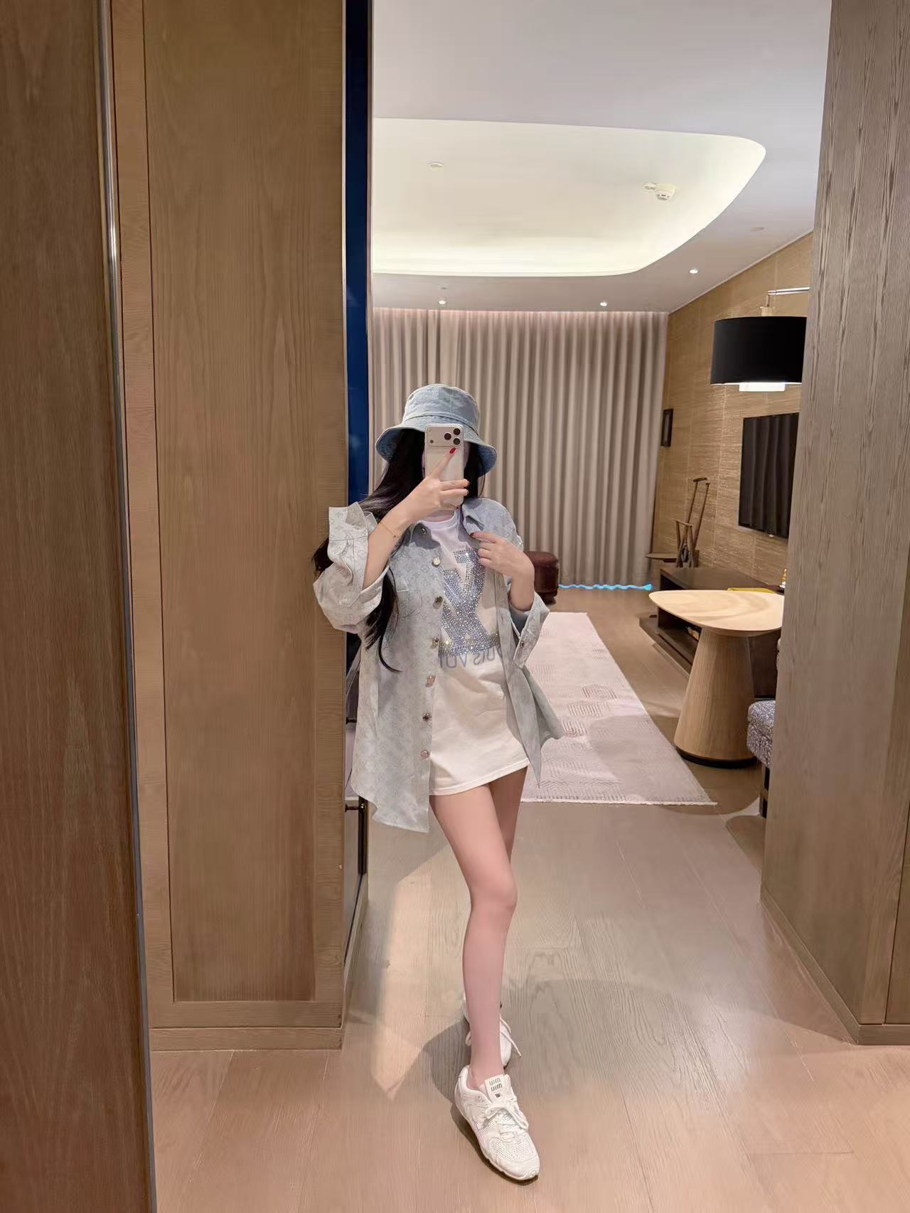 LVラインストーンTシャツ/シャツ【50％割引+送料無料】