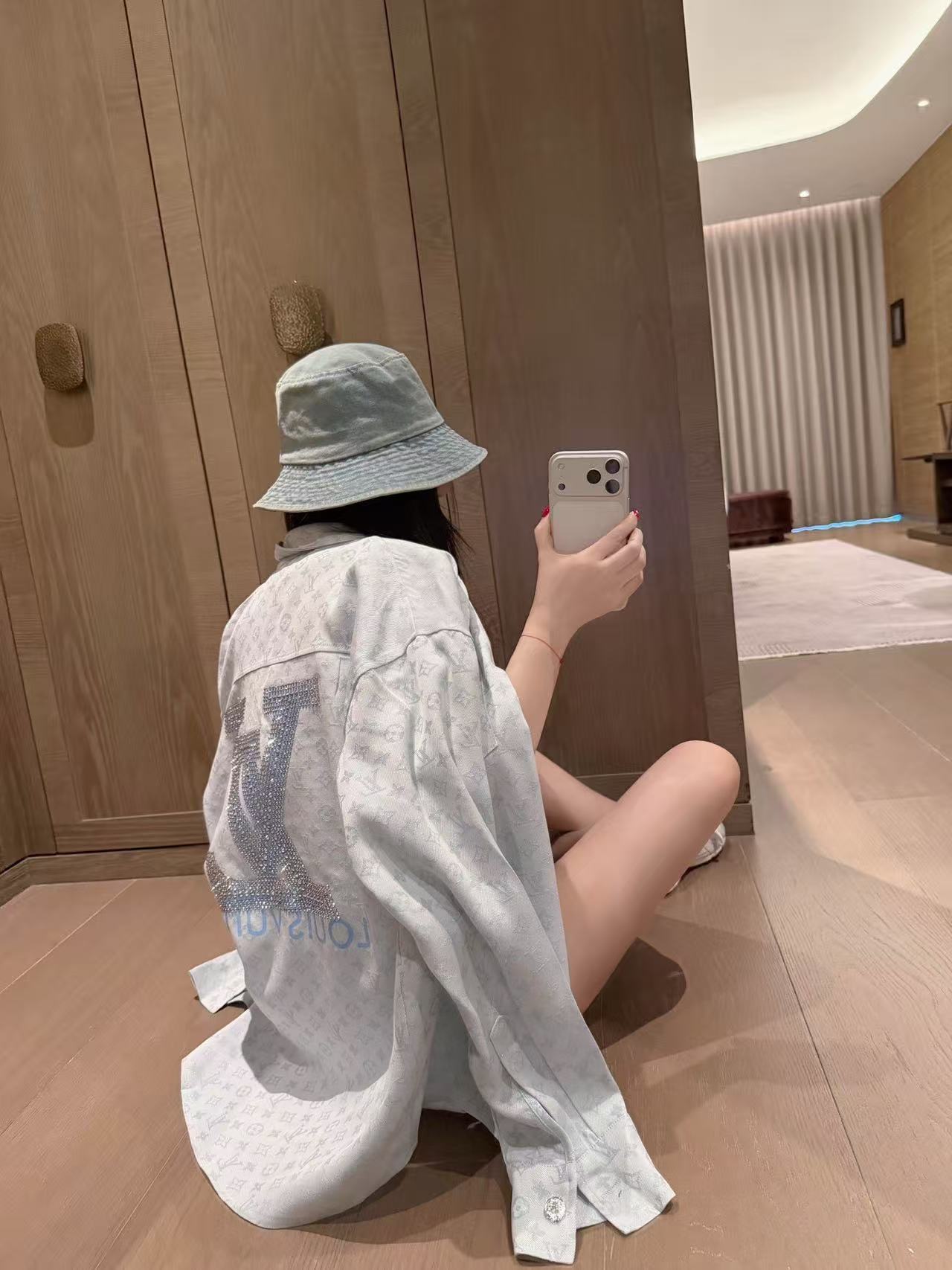 LVラインストーンTシャツ/シャツ【50％割引+送料無料】