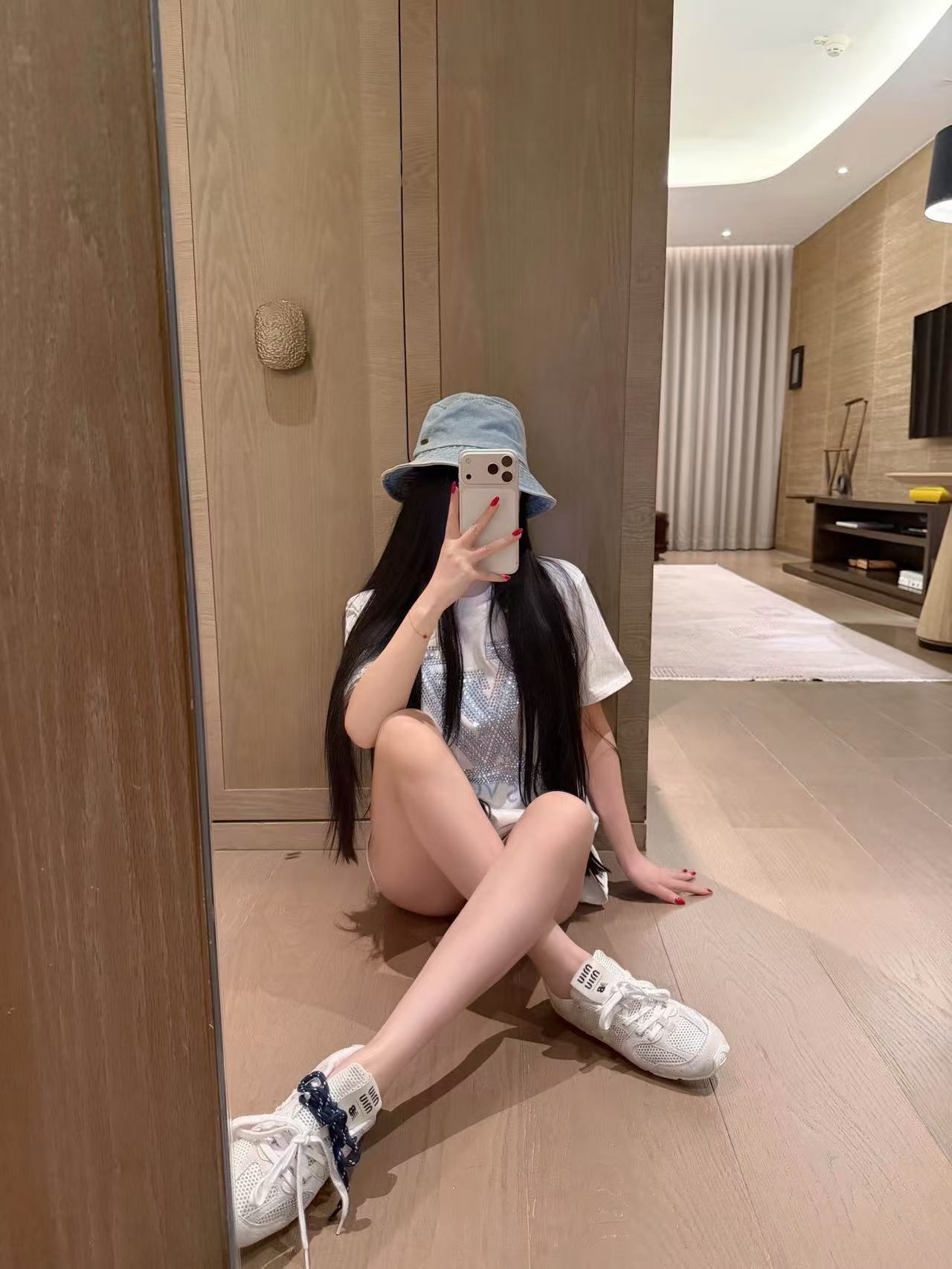 LVラインストーンTシャツ/シャツ【50％割引+送料無料】