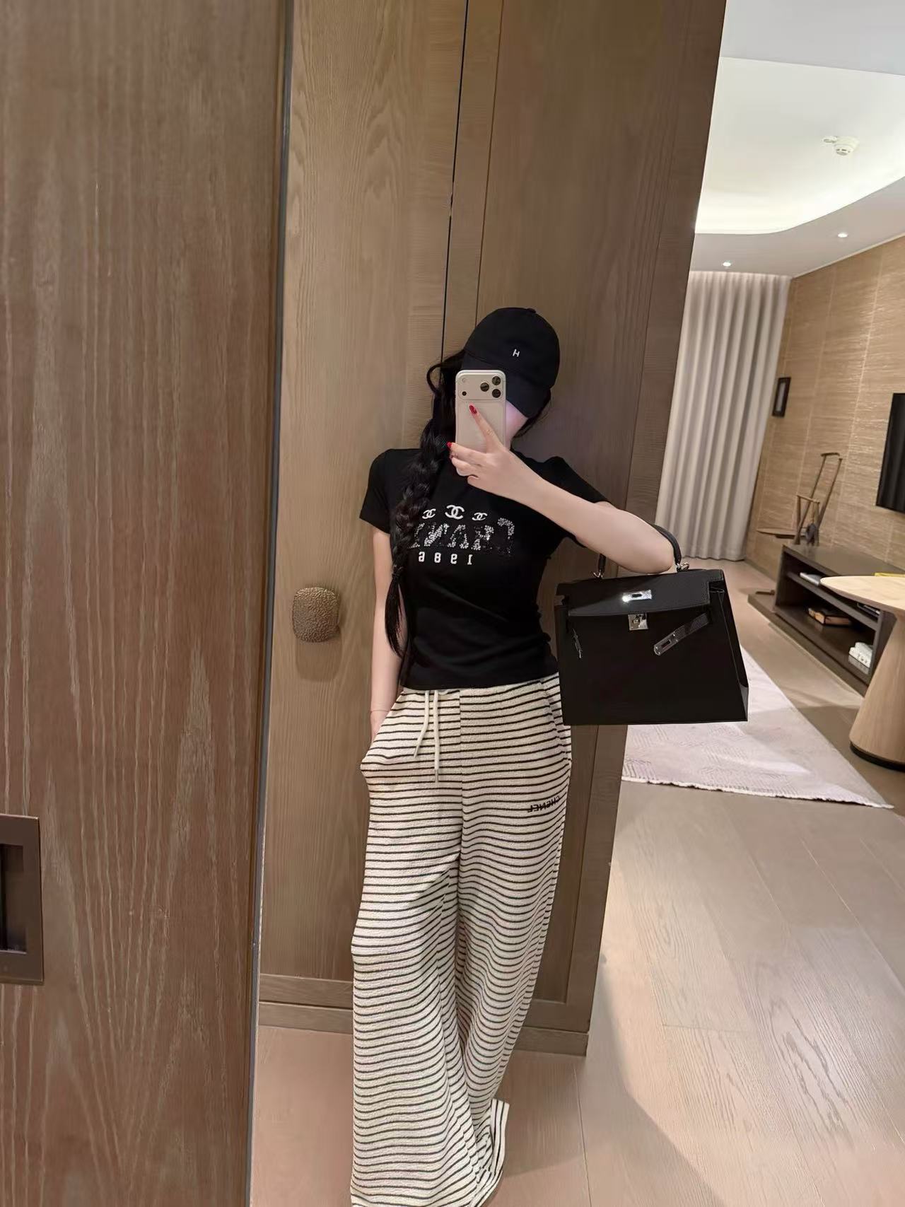 CHANE1 刺繍スパンコールレターTシャツ【50％割引+送料無料】