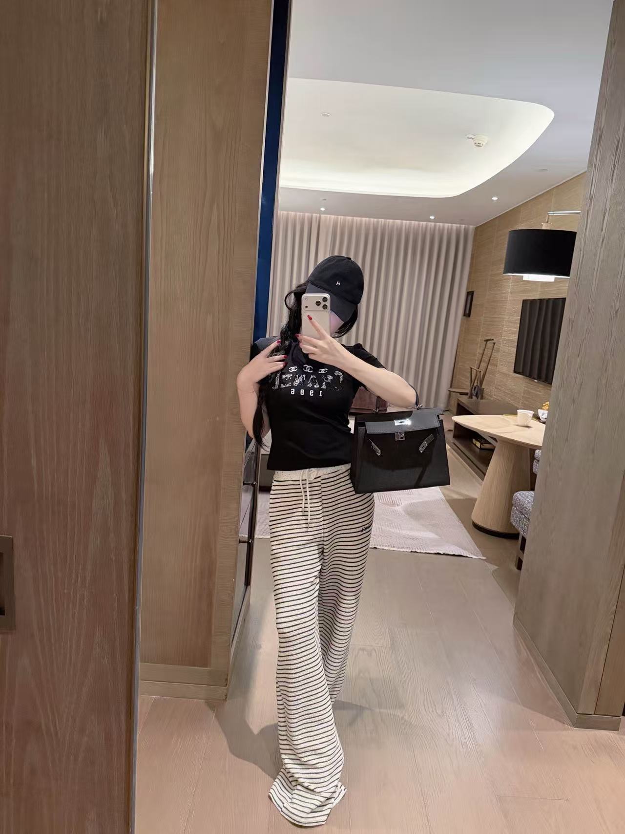 CHANE1 刺繍スパンコールレターTシャツ【50％割引+送料無料】