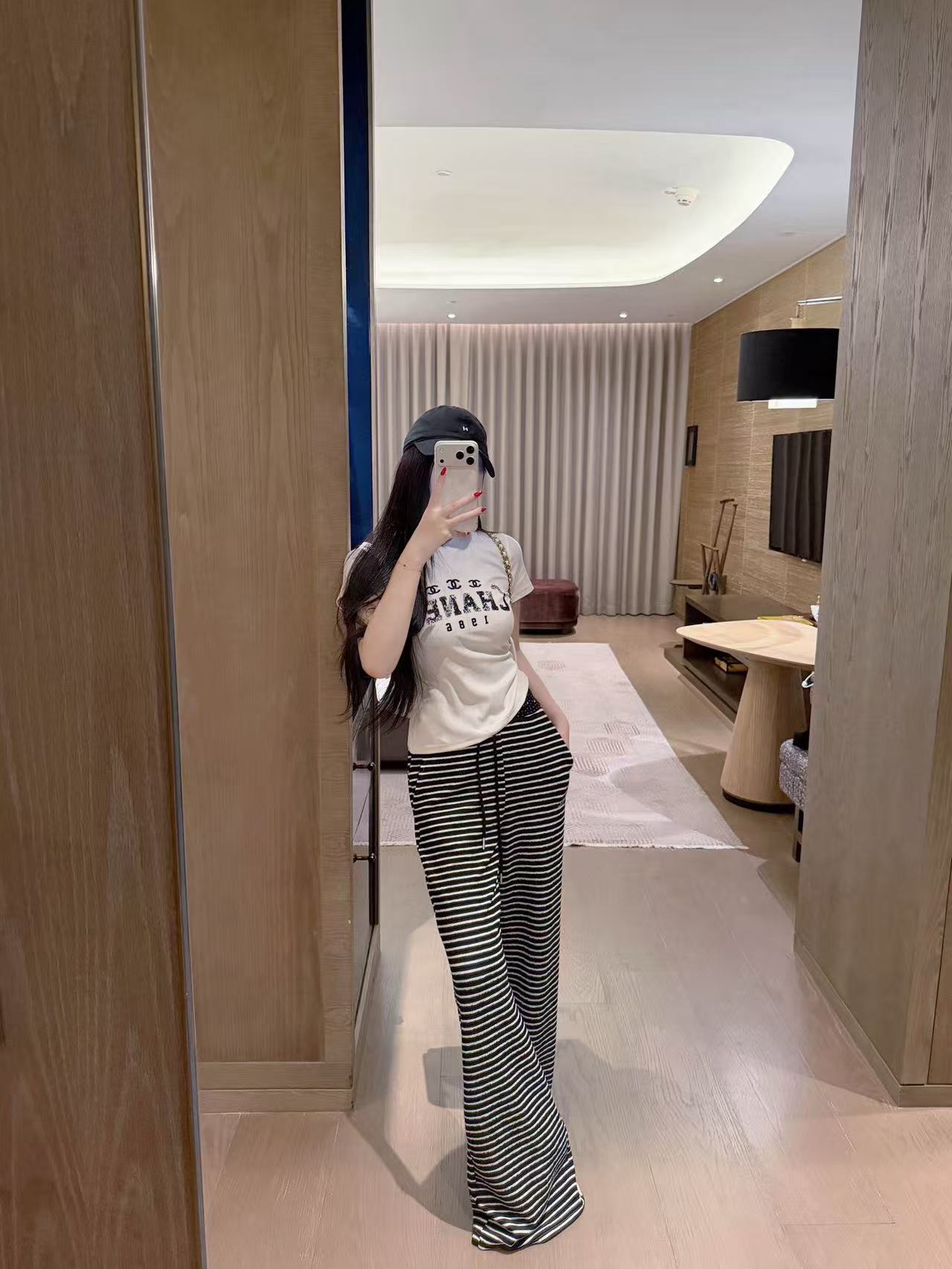 CHANE1 刺繍スパンコールレターTシャツ【50％割引+送料無料】