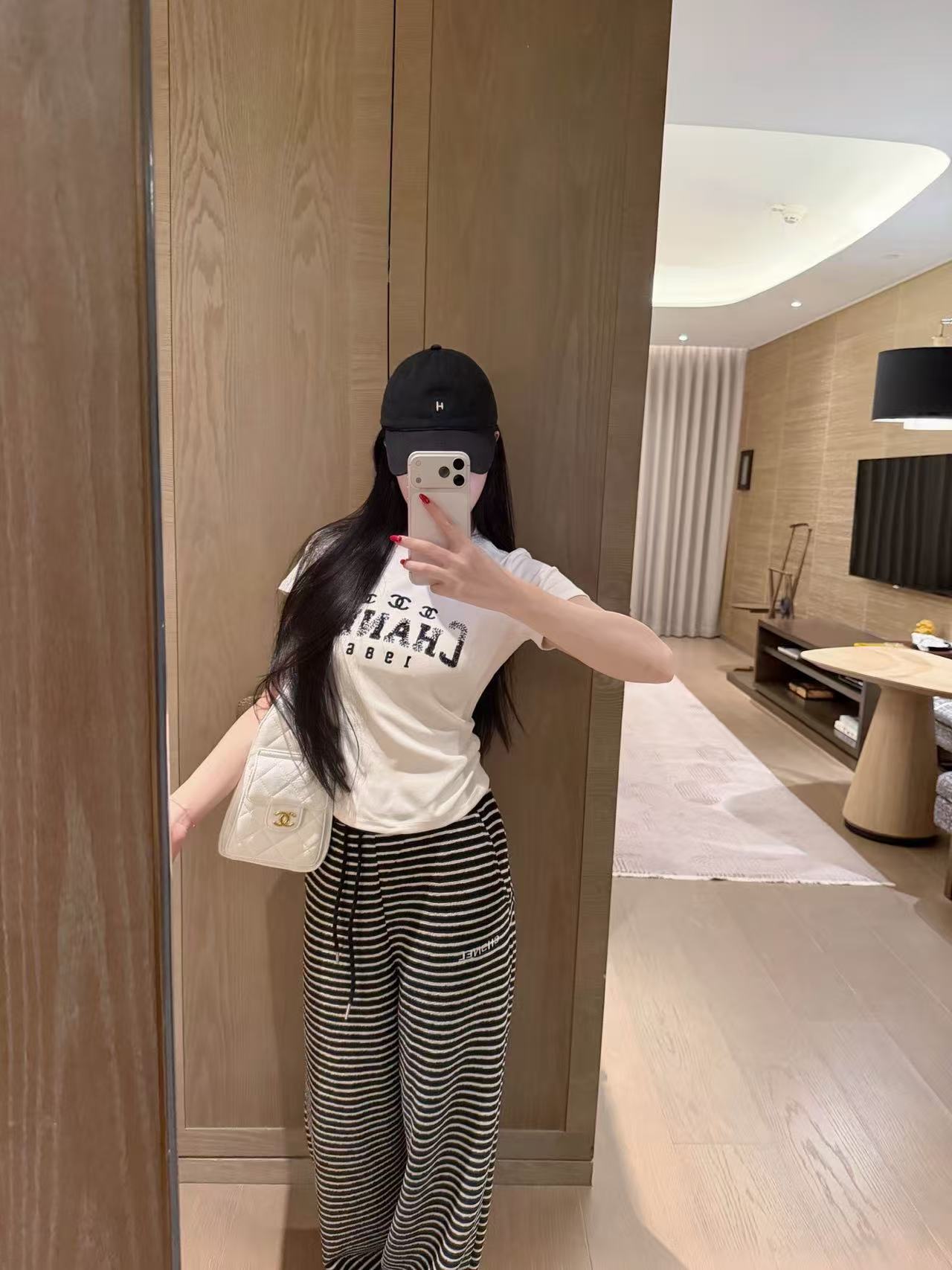 CHANE1 刺繍スパンコールレターTシャツ【50％割引+送料無料】