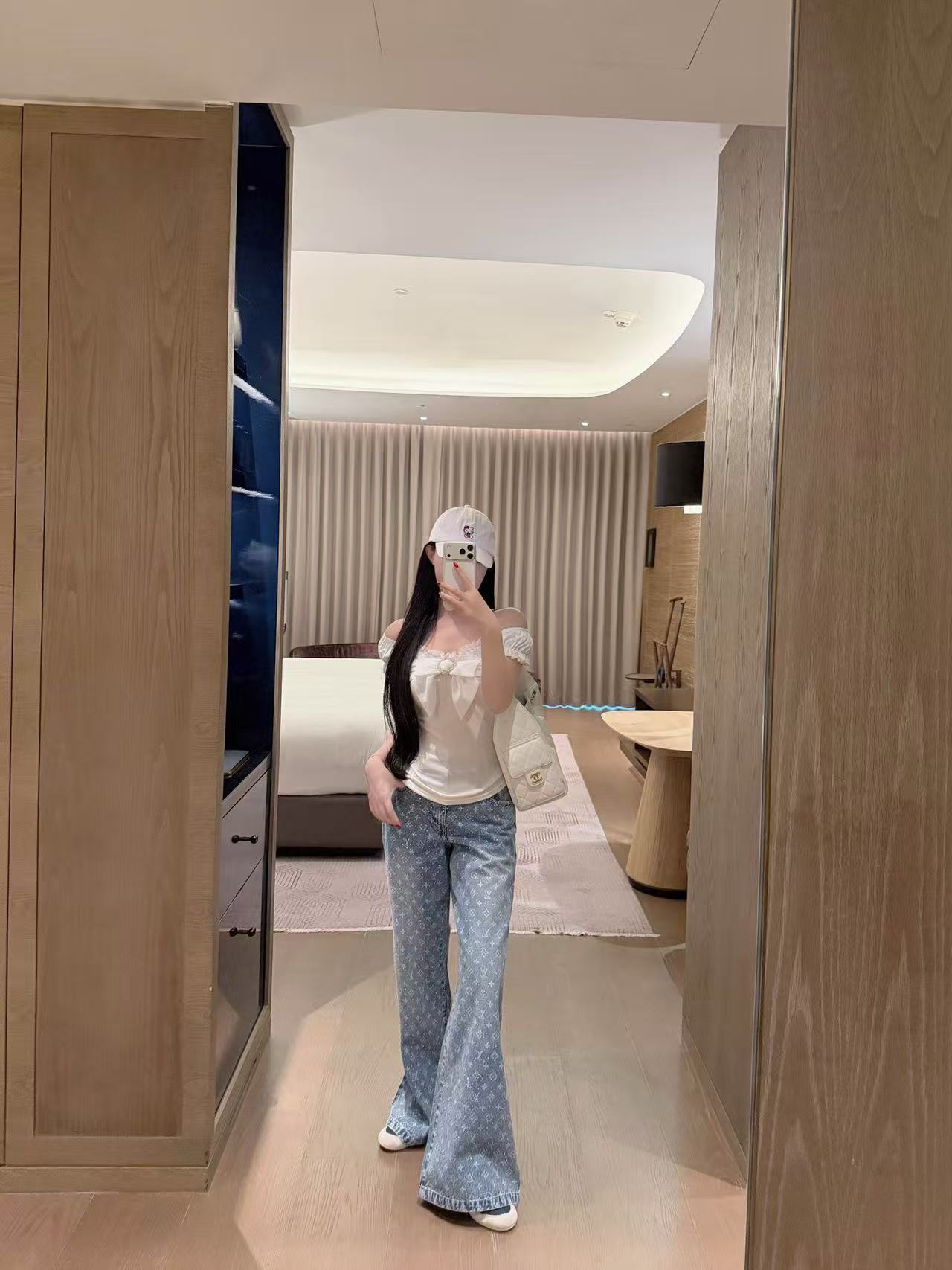 LVラインストーンプリントウォッシュデニムジーンズ【50％割引+送料無料】