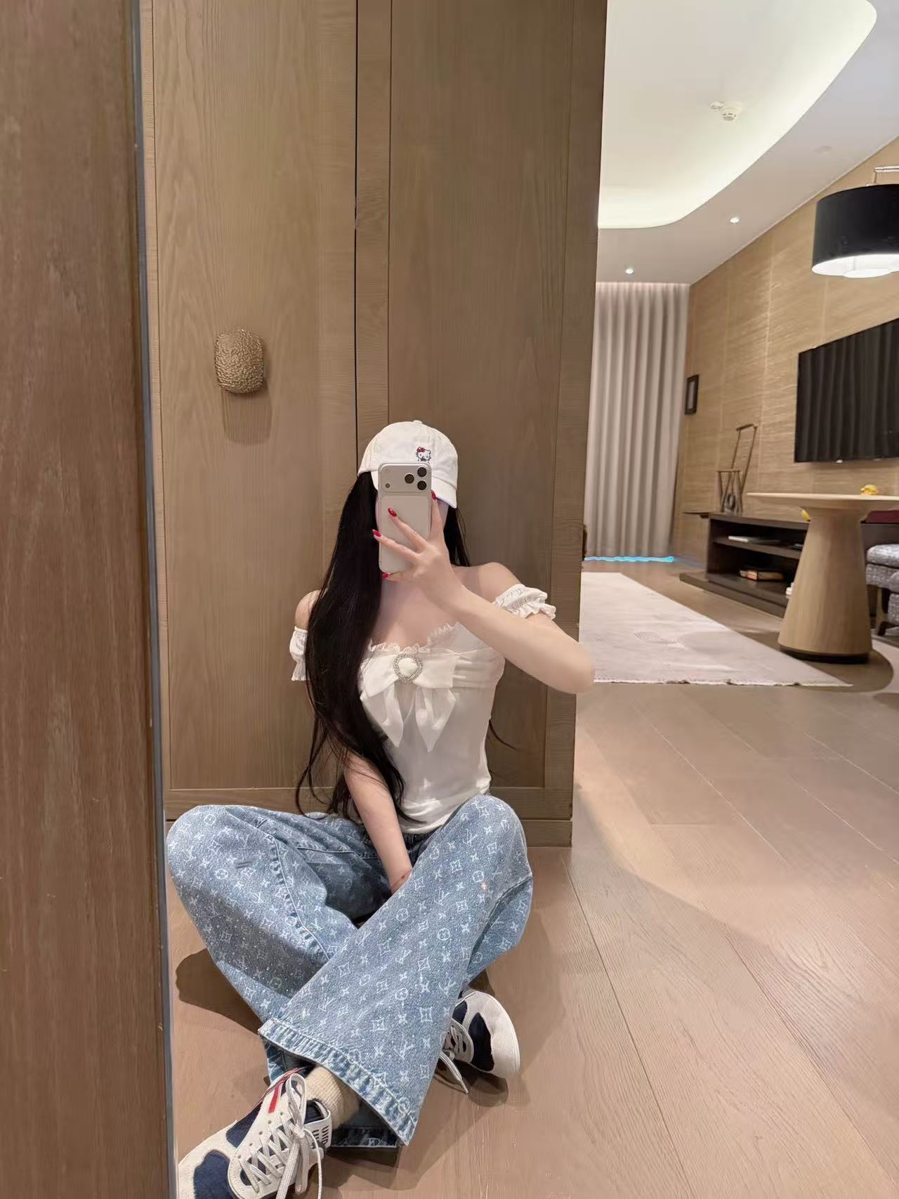 LVラインストーンプリントウォッシュデニムジーンズ【50％割引+送料無料】